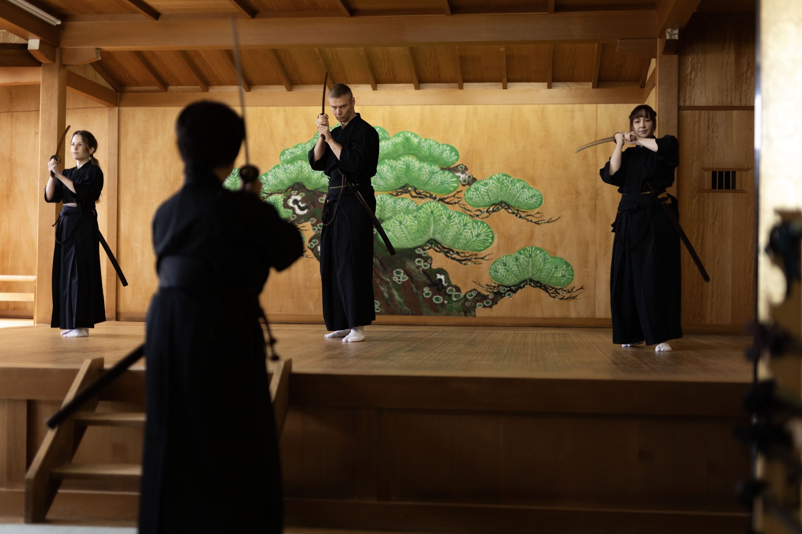 栄能楽堂でのウェルネス居合道体験